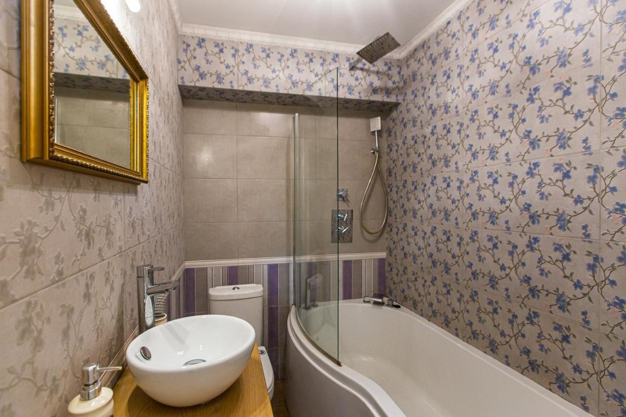 Австрійська Квартира В Центрі На Вулиці Михальчука 5 Lviv Exteriör bild