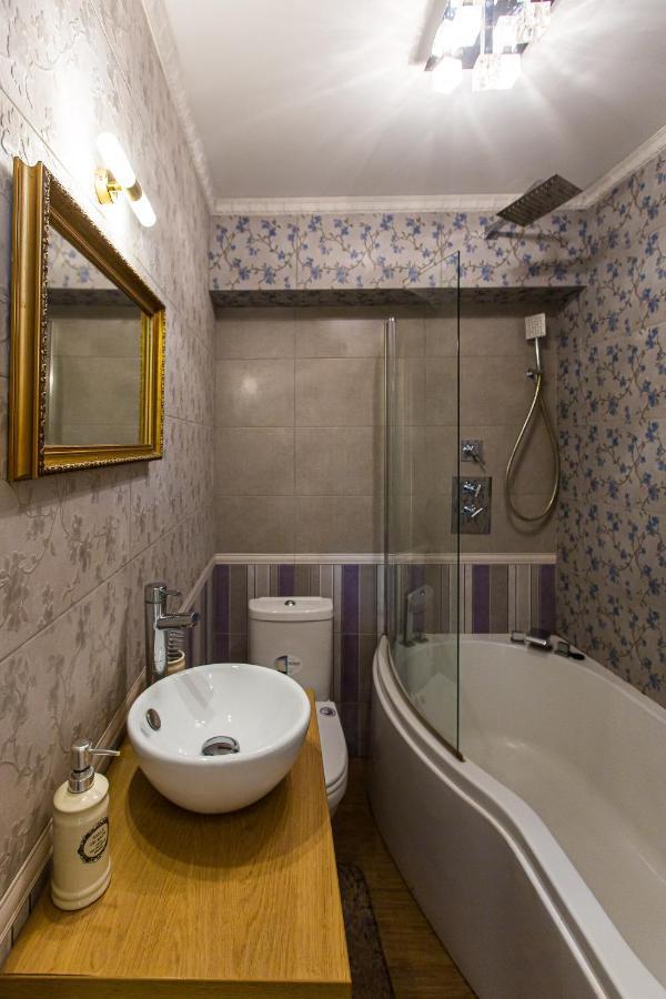 Австрійська Квартира В Центрі На Вулиці Михальчука 5 Lviv Exteriör bild