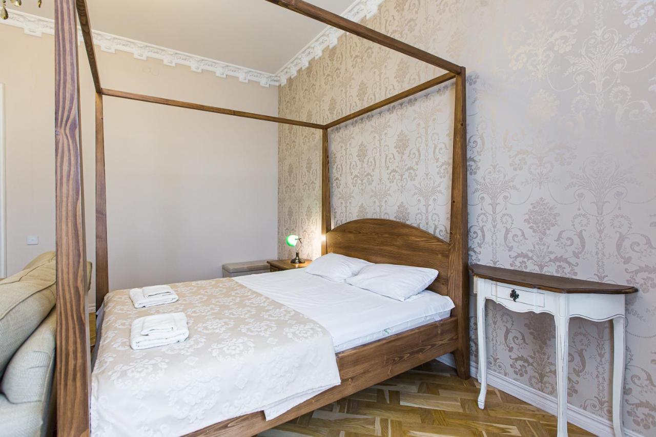 Австрійська Квартира В Центрі На Вулиці Михальчука 5 Lviv Exteriör bild