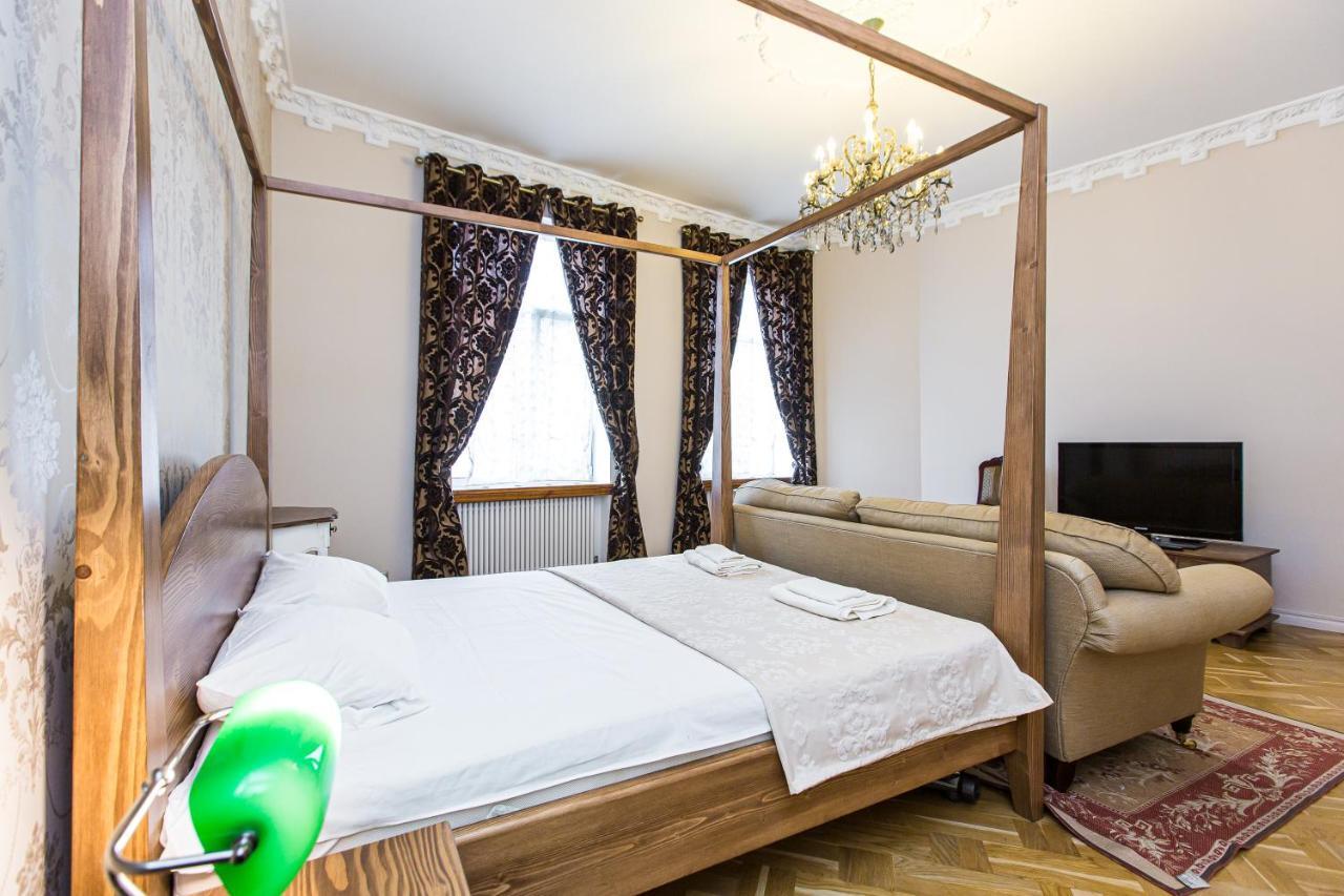 Австрійська Квартира В Центрі На Вулиці Михальчука 5 Lviv Exteriör bild