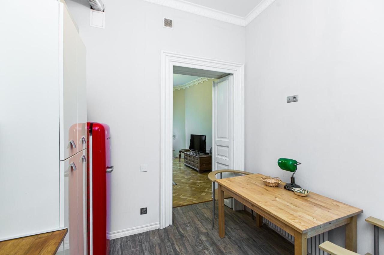 Австрійська Квартира В Центрі На Вулиці Михальчука 5 Lviv Exteriör bild